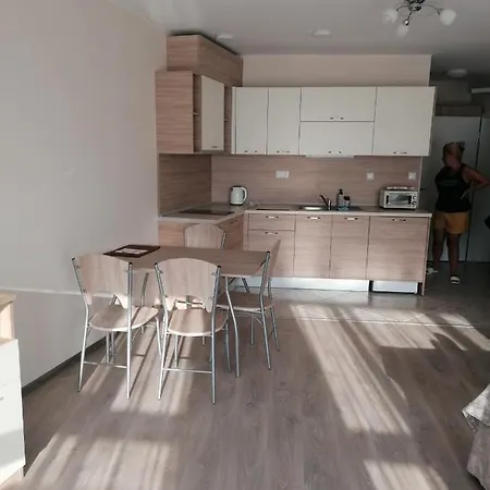 Allure Dobi מלון דירות פרימורסקו